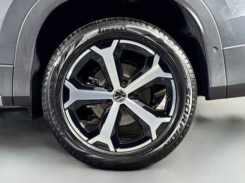 New 2025 Volkswagen Tiguan SE image 31