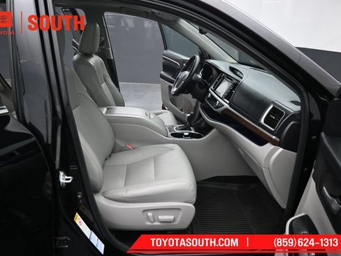 Used 2016 Toyota Highlander Limited AWD/4WD image 34