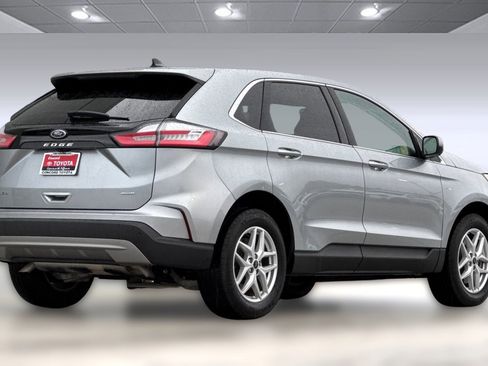 Used 2024 Ford Edge SEL image 3