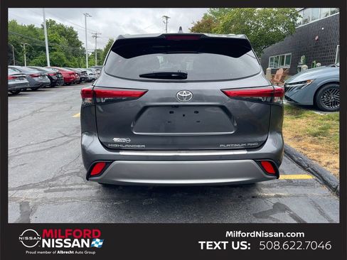 Used 2021 Toyota Highlander Platinum AWD/4WD image 4