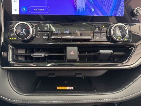 Used 2024 Toyota Highlander Platinum image 29