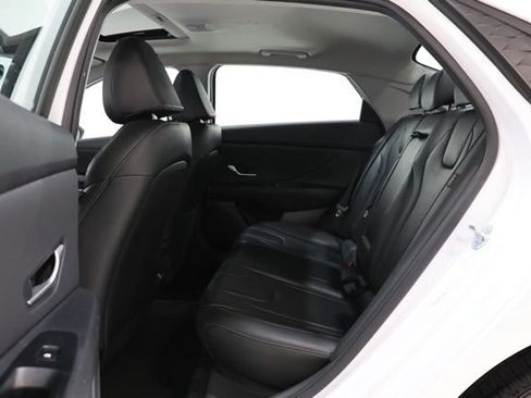 Used 2025 Hyundai Elantra Limited FWD image 30