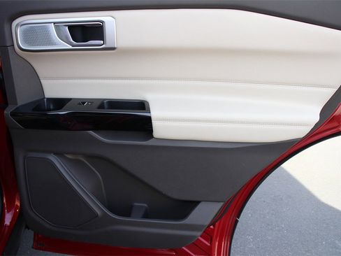 Certified 2021 Ford Explorer Platinum w/ Equipment Group 601A image 26