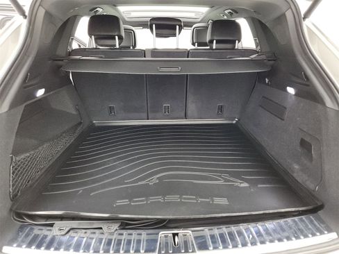 Used 2024 Porsche Cayenne image 8