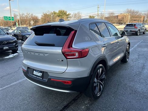 Certified 2023 Volvo XC40 B5 Plus image 8