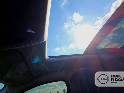 Used 2019 Land Rover Range Rover Velar S image 14