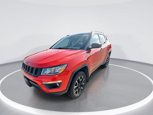Used 2020 Jeep Compass Trailhawk w/ Cold Weather Group AWD/4WD image 4