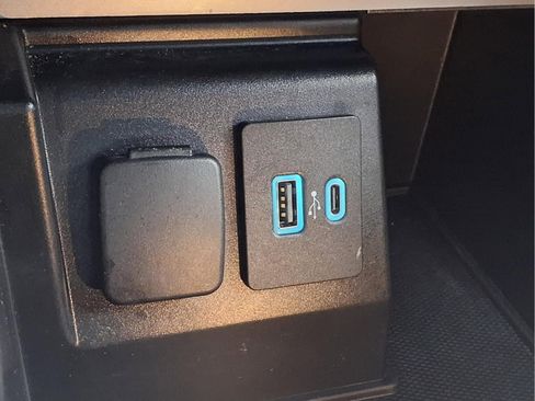 Used 2020 Ford Explorer ST w/ ST Street Pack image 23