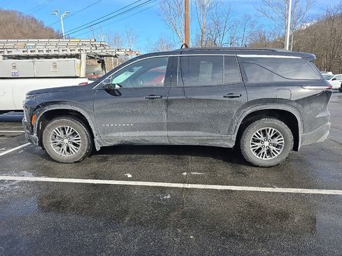 Certified 2025 Chevrolet Traverse LT w/ Driver Confidence Package image 8