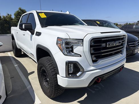 Used 2021 GMC Sierra 1500 AT4 w/ AT4 Value Package AWD/4WD image 3