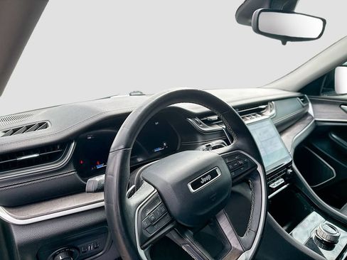 Used 2022 Jeep Grand Cherokee L Limited RWD image 12