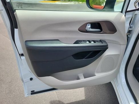 Used 2023 Chrysler Voyager LX FWD image 16