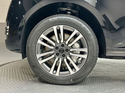 New 2026 Land Rover Range Rover Long Wheelbase SE AWD/4WD image 5
