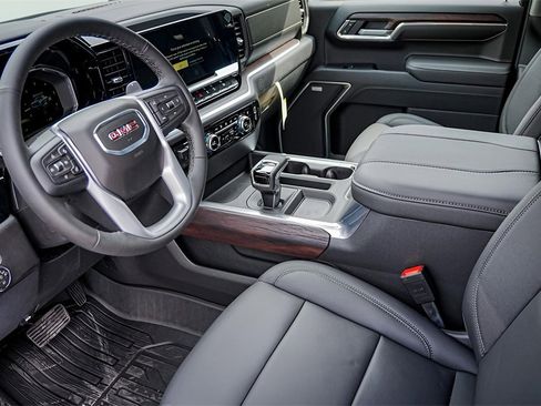New 2026 GMC Sierra 1500 SLT image 9