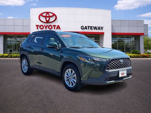 Used 2023 Toyota Corolla Cross LE w/ Moonroof Package AWD/4WD image 3