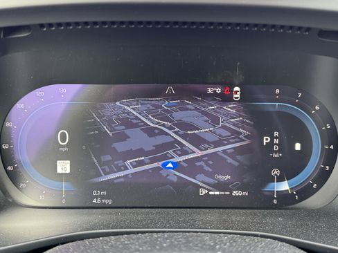 Used 2023 Volvo XC40 B5 Plus image 8