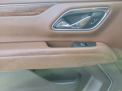 Used 2021 Chevrolet Suburban High Country image 9