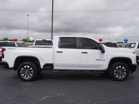 Used 2021 Chevrolet Silverado 2500 Custom w/ Custom Value Package AWD/4WD image 5