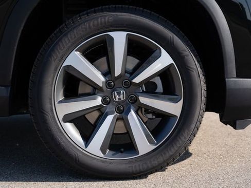 New 2025 Honda Pilot Touring image 9