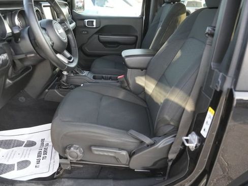 Used 2019 Jeep Wrangler Sport S image 9