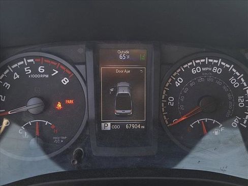 Used 2022 Toyota Tacoma SR RWD image 11