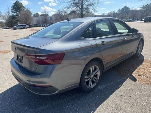 Used 2024 Volkswagen Jetta SE image 6