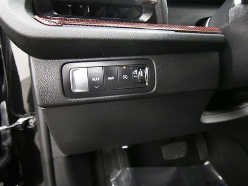 Used 2024 Chevrolet Traverse Z71 image 19