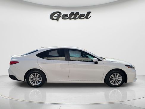Used 2025 Toyota Camry LE w/ Convenience Package FWD image 4