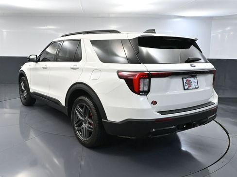 Used 2025 Ford Explorer ST-Line w/ ST-Line Street Pack image 9