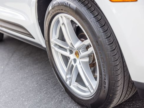 Certified 2024 Porsche Macan AWD/4WD image 26