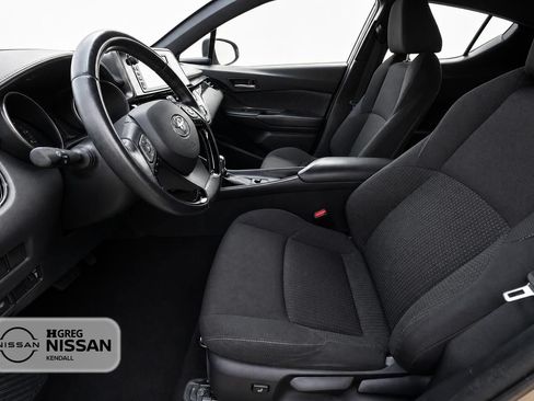 Used 2018 Toyota C-HR XLE FWD image 7