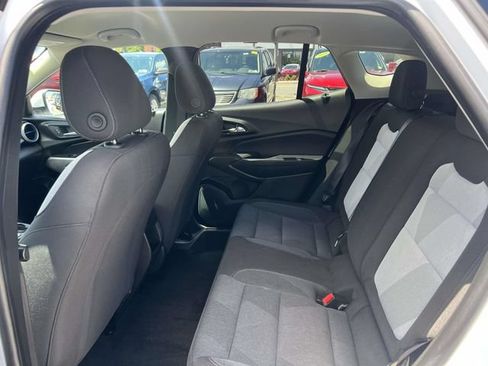 Used 2024 Chevrolet Trax LS w/ LS Convenience Package FWD image 11
