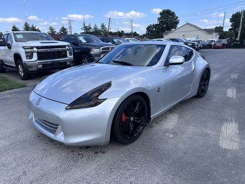 Used 2009 Nissan 370Z Coupe w/ Sport Pkg RWD image 3