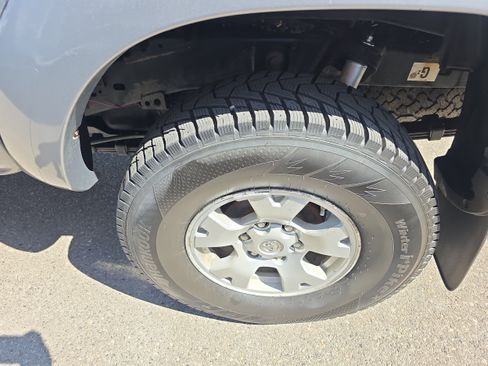 Used 2015 Toyota Tacoma 4x4 Double Cab w/ TRD Off-Road Package image 8