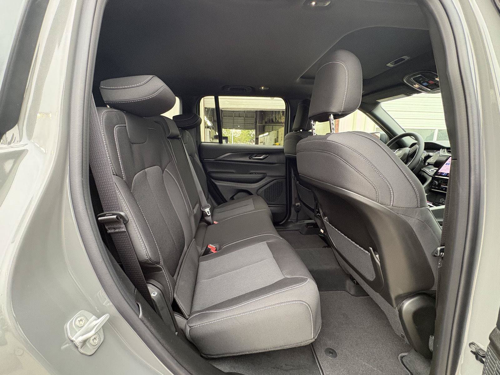 New 2027 Jeep Grand Cherokee Laredo X RWD image 10