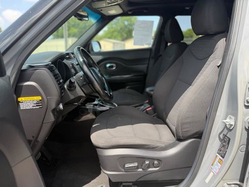Used 2015 Kia Soul ! w/ Sun & Sound Package FWD image 10