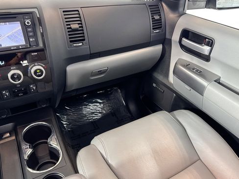 Used 2019 Toyota Sequoia Limited w/ Safety & Convenience Package AWD/4WD image 22