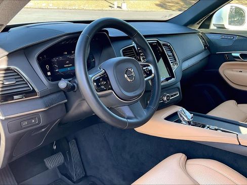 Used 2025 Volvo XC90 T8 Ultra image 17