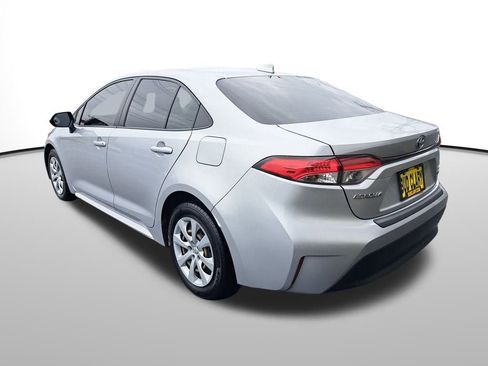 Used 2023 Toyota Corolla LE image 3