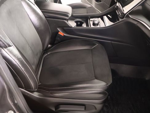 Used 2024 Jeep Grand Cherokee L Altitude image 14