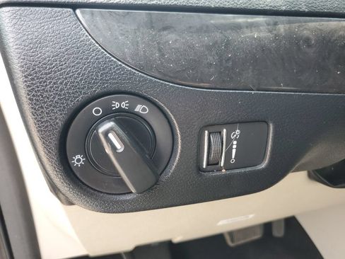 Used 2018 Dodge Grand Caravan SE FWD image 10