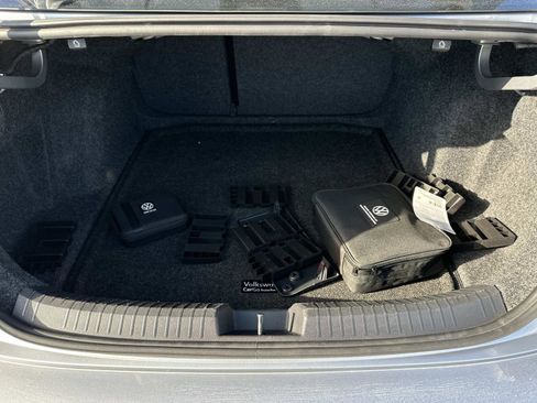 Used 2022 Volkswagen Jetta SE w/ Panoramic Sunroof Package image 10