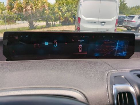 Used 2025 Ford Expedition Platinum AWD/4WD image 35