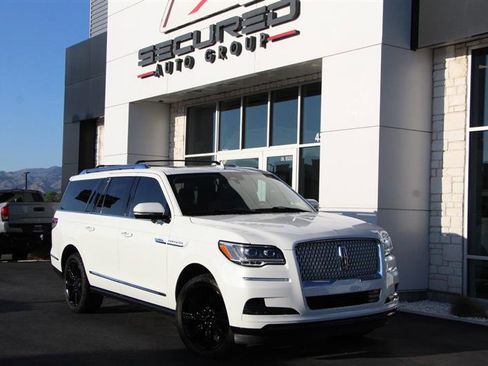 Used 2022 Lincoln Navigator L Reserve AWD/4WD image 2