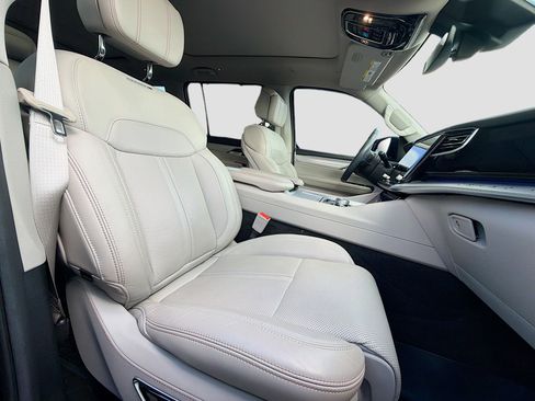 Used 2022 Jeep Grand Wagoneer Series I w/ Flexible Seating Group image 16