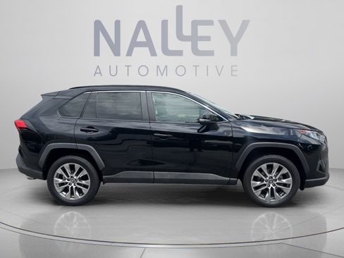Used 2020 Toyota RAV4 XLE Premium FWD image 4