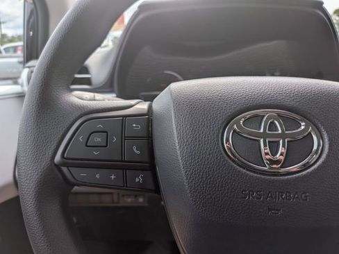 Used 2026 Toyota Sienna LE FWD image 17