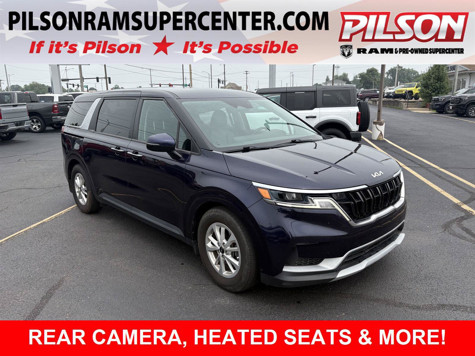 Used 2023 Kia Carnival LX FWD image 1