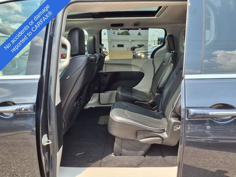 Used 2019 Chrysler Pacifica Limited w/ Advanced Safetytec Group FWD image 12