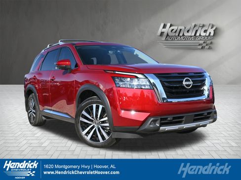 Used 2024 Nissan Pathfinder Platinum image 1